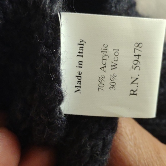 Ladies Navy heavyweight sweater L/XL. NWOT. - Picture 3 of 12